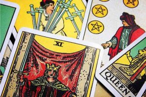 3 Easy Tarot Card Spreads