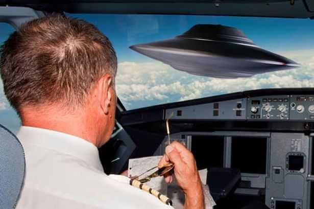 Former Obama Pilot Admits To Alien Encounter And Says 'Virtually All' Aviators Believe In UFOs