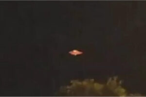 Flashing Orange UFO Filmed In Melbourne, Australia
