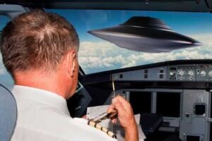 Former Obama Pilot Admits To Alien Encounter And Says ‘Virtually All’ Aviators Believe In UFOs